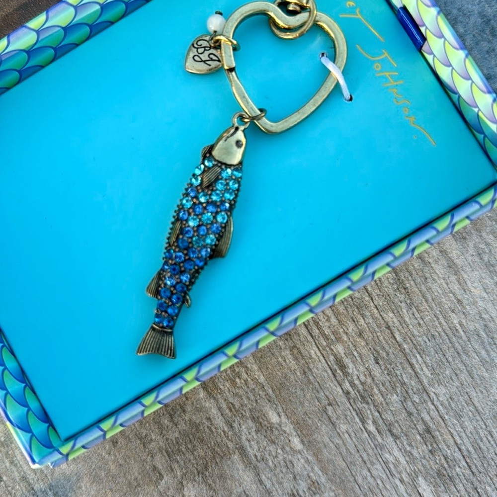 NWT! Betsey Johnson Blue Fish Rhinestone Ocean Keychain - Picture 4 of 9